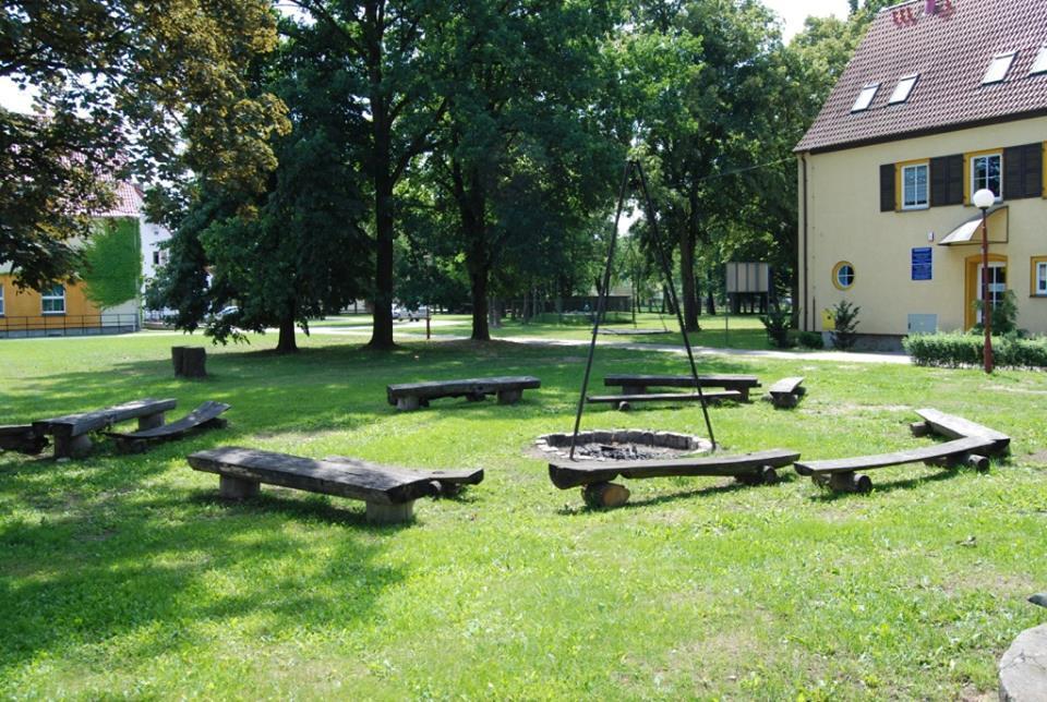ホテルChrobry Szprotawa エクステリア 写真