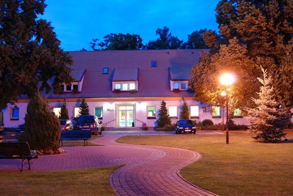 ホテルChrobry Szprotawa エクステリア 写真